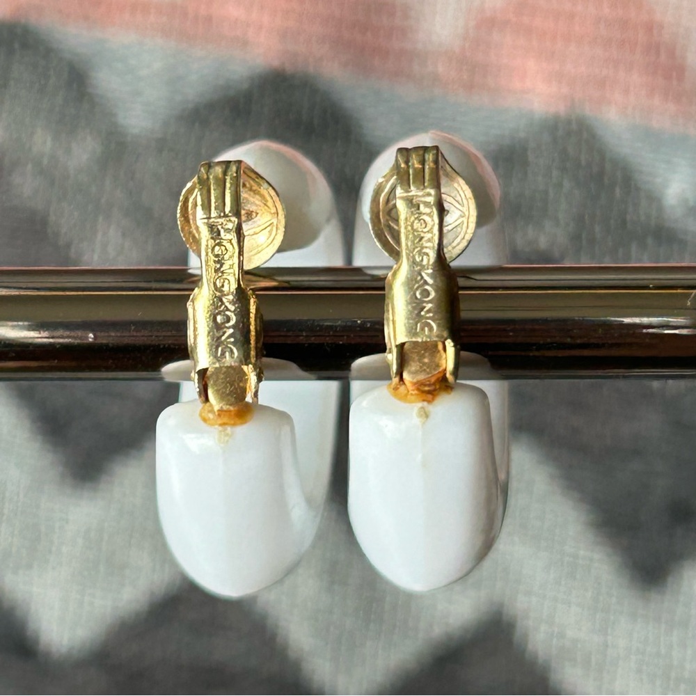 🔸FINAL PRICE🔸 Vintage Acrylic Floral Painted Clip On Hoop Earrings Cottagecore - Picture 8 of 9